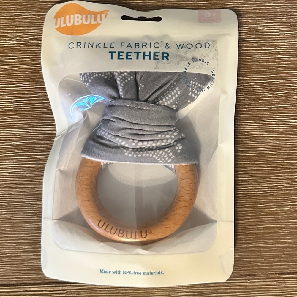 Ulubulu Gray Crinkle Fabric & Wood Teether
